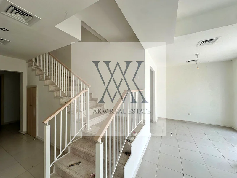 INDEPENDENT VILLA | 3BR + MAIDS+STUDY | VACANT | END UNIT63165699334530112