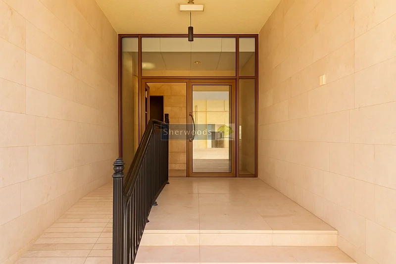 Prime Location I New Building  I Amazing Interiors63855996462595112