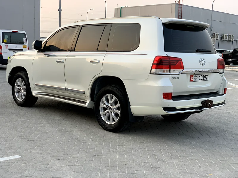 For sale  
Type: Toyota GXR  
Origin: Gulf  
Model: 2018  
Mileage: 349,000  
Number of cylinders: V663140688454915113
