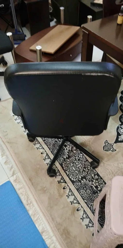 Very profitable lightly used leather office chair, like new63186264600579111