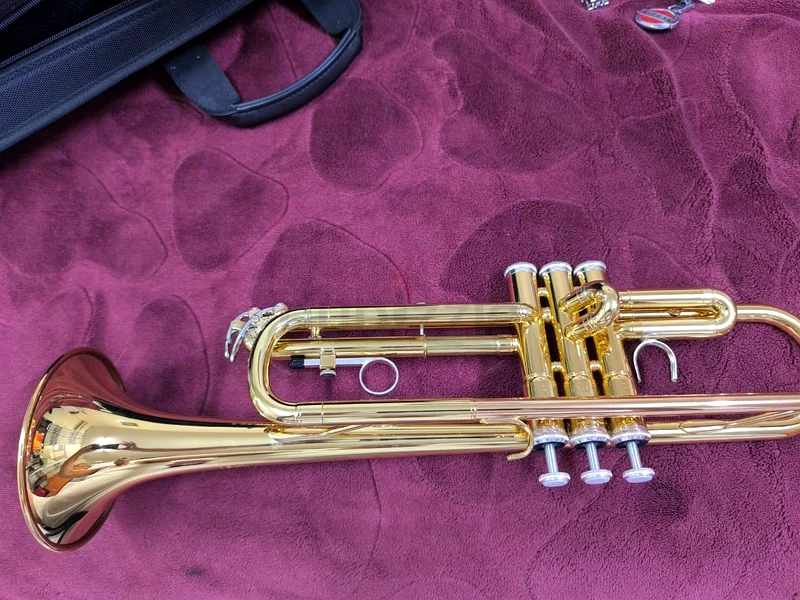 FOR SALE: Yamaha Trumpet YTR-2335 Like New!63173514534531112