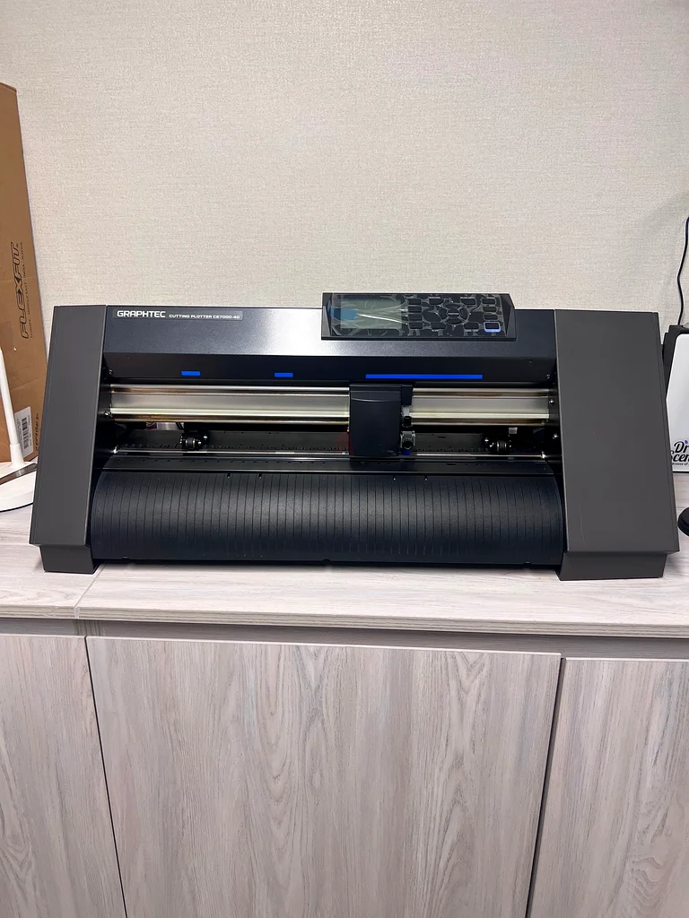 Top-Quality Graphic Cutter for Precision Design!63258138909315111