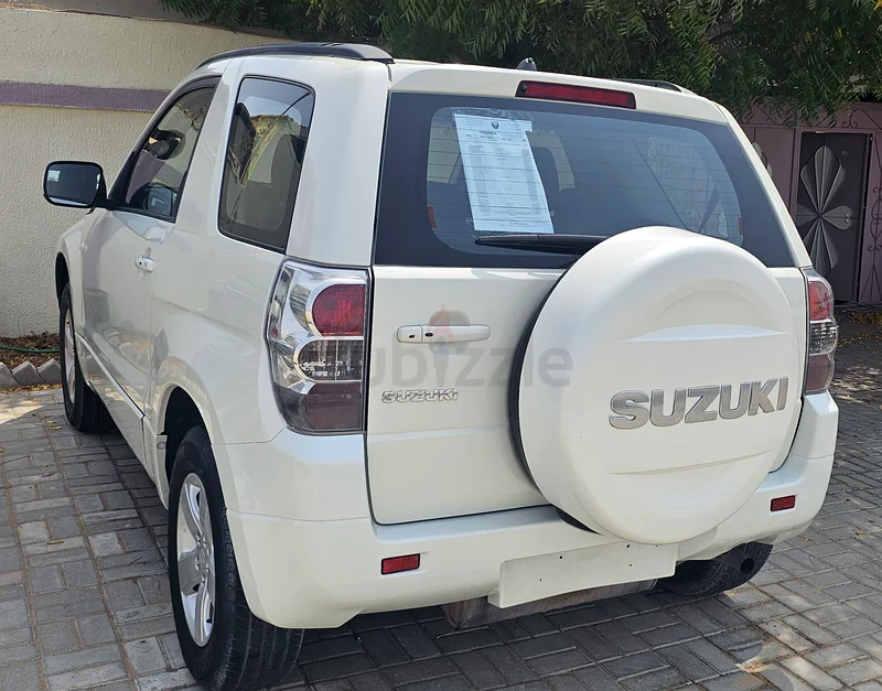 Suzuki grand vitara Jeep. Japan. GCC spec631344992025631128