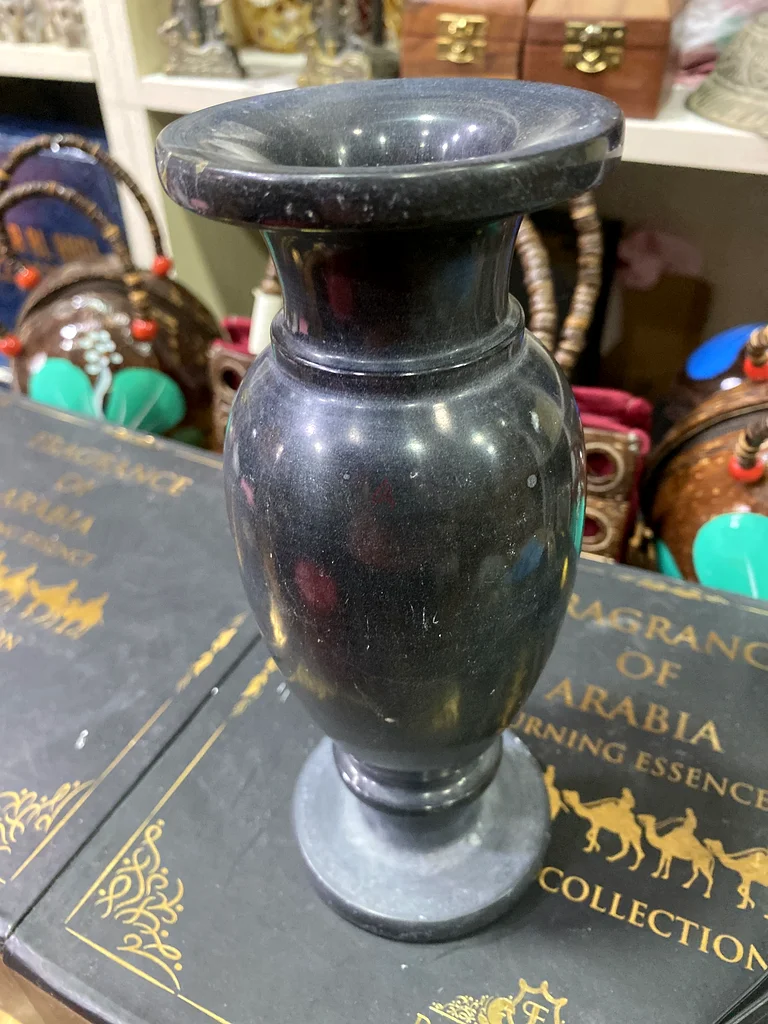 زهرية رخامية من حجر العقيق الأسود بارتفاع 20 سم63180369707394111