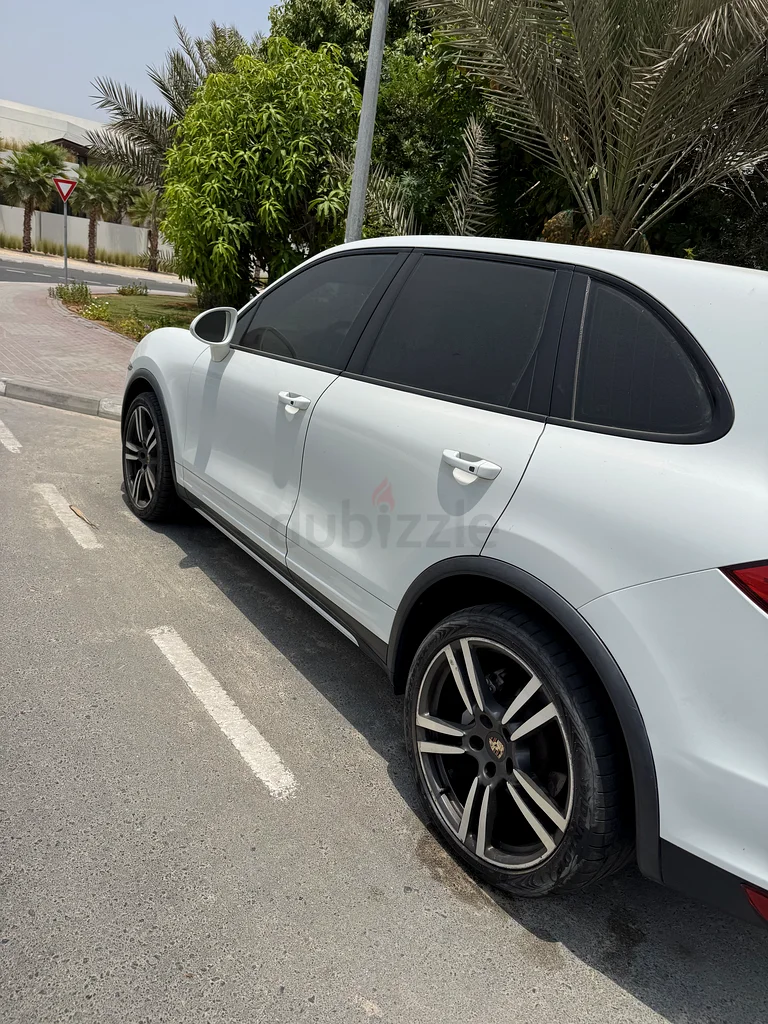 سيكون من حسن حظ قيادة سيارة فاخرة لأنها فاخرة.63168968532355113