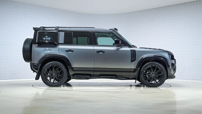 Defender 110 P300 SE Urban Widetrack | AED 3,652 PM | Up to 3 Years Warranty | GCC63175700931201112