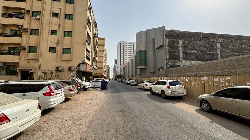 RESIDENTIAL COMMERCIAL PLOT CLOSE TO MAIN ROAD. EXCELLENT INVESTMENT OPPORTUNITY.63269177517698115