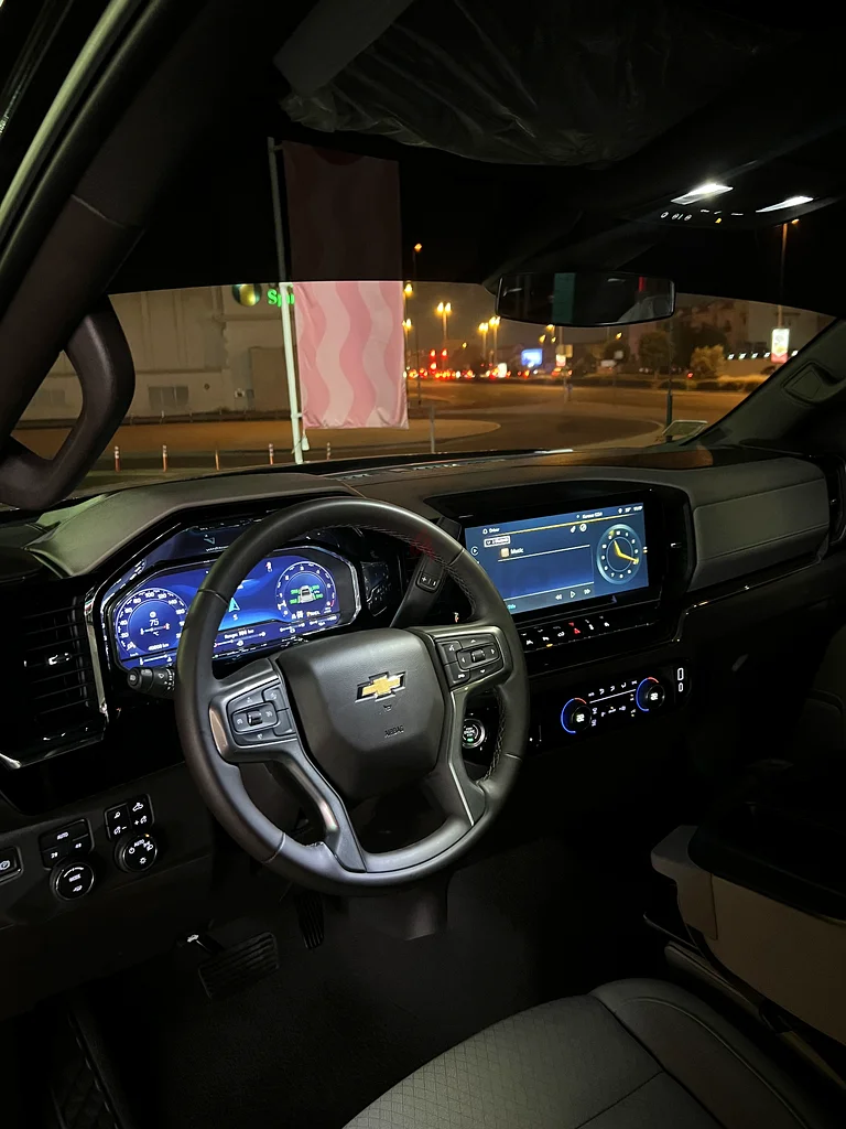 Chevrolet Silverado LT / GCC / under warranty and service until 202763153226682370114