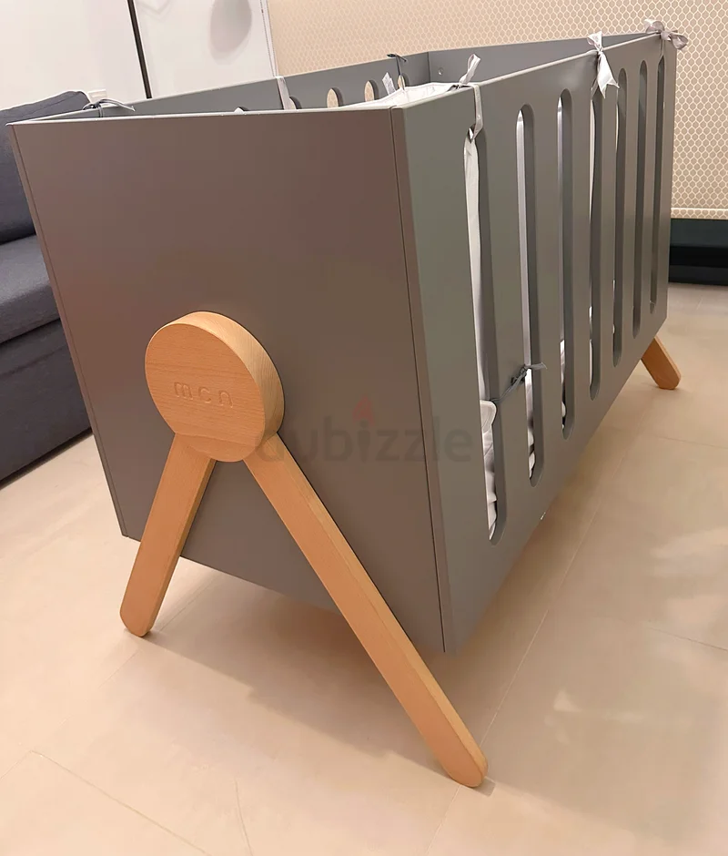 سرير أطفال أنيق وعصري معروض للبيع!632307077900831121