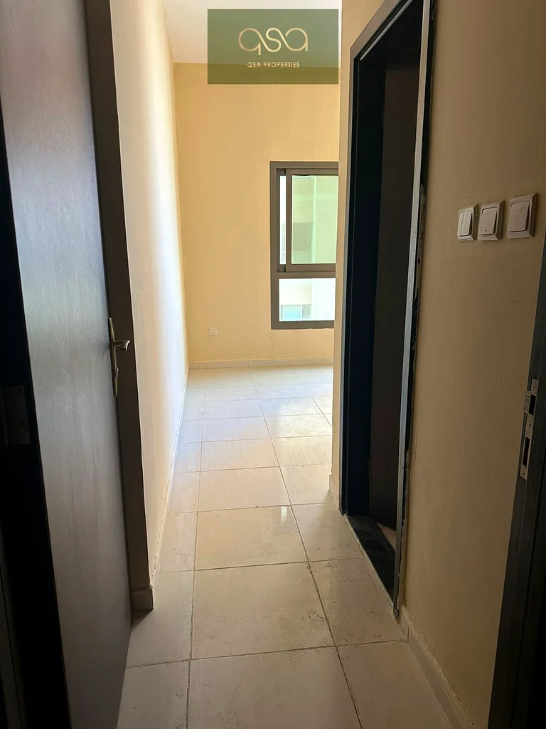 شقة واسعة مكونة من غرفتي نوم وصالة معيشة مع موقف سيارات مغطى، متاحة للبيع63170847294851111