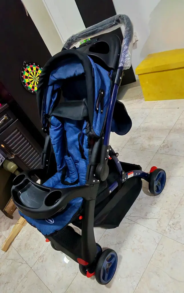 Stylish Stroller in Excellent Condition.63205360530305111