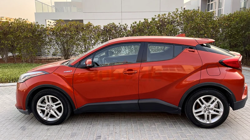 Toyota C-Hr service history Lady driven Urgent sale63158340873345113