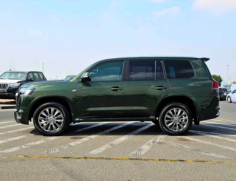 LANDCRUISER GR SPORT/V8 4.6L/2022 SHAPE/ BODY KIT/ FULL OPTION/ SPECIAL  COLOR/ EXPORT ONLY/LOT#603063140189868291112