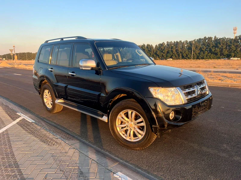 Mitsubishi Pajero 3.8 V6 Top Of range GCC original paint ميتسوبيشي باجيرو63172652506882111