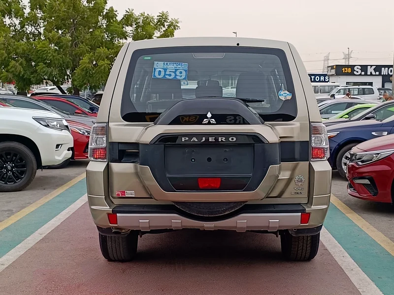 PAJERO / 3.5 / GLS / WITHOUT SUNROOF / V6 PETROL / RIMS 17 / 4WD /LOT# 1671463152750243203113