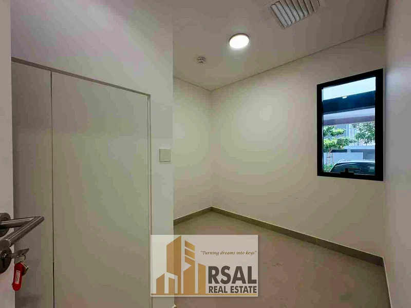 🏡 فيلا تاون هاوس فسيحة مكونة من 4 غرف نوم للإيجار في مسار روبينيا، الشارقة | 144,999 درهم/سنة 🌟63298075380482114