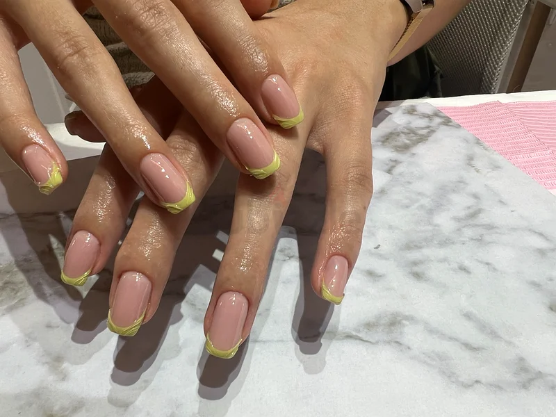 فني تجميل الأظافر، فني تنظيف الشعر بالشمع، تجميل الحواجب ورفع الرموش63185762532227113