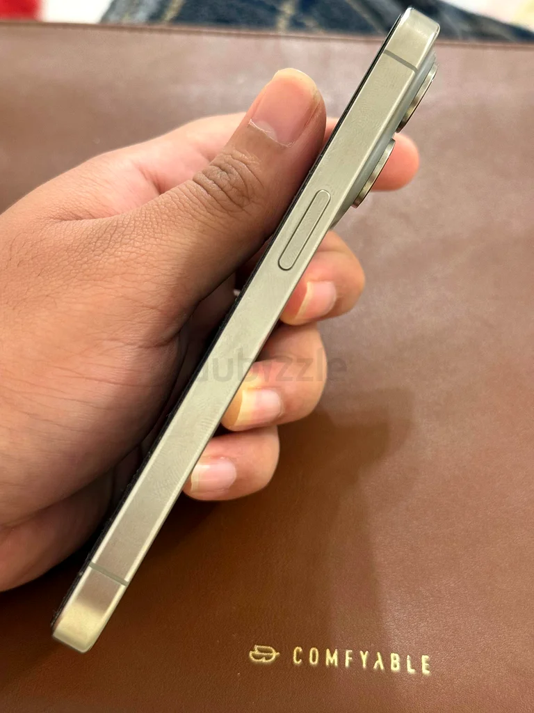 آيفون 15 برو - 256 جيجابايت - تيتانيوم طبيعي (الإمارات / تدرا من متجر آبل)63177964683138113