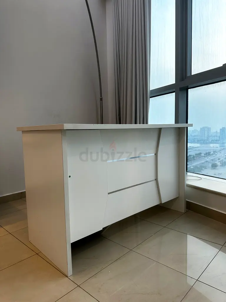 للبيع مكنب دراسي