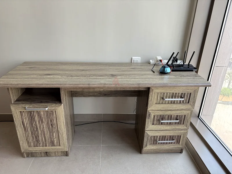 Stylish Office Desk with Storage Drawers632173262080021124