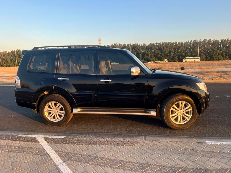 Mitsubishi Pajero 3.8 V6 Top Of range GCC original paint ميتسوبيشي باجيرو63172652506882112