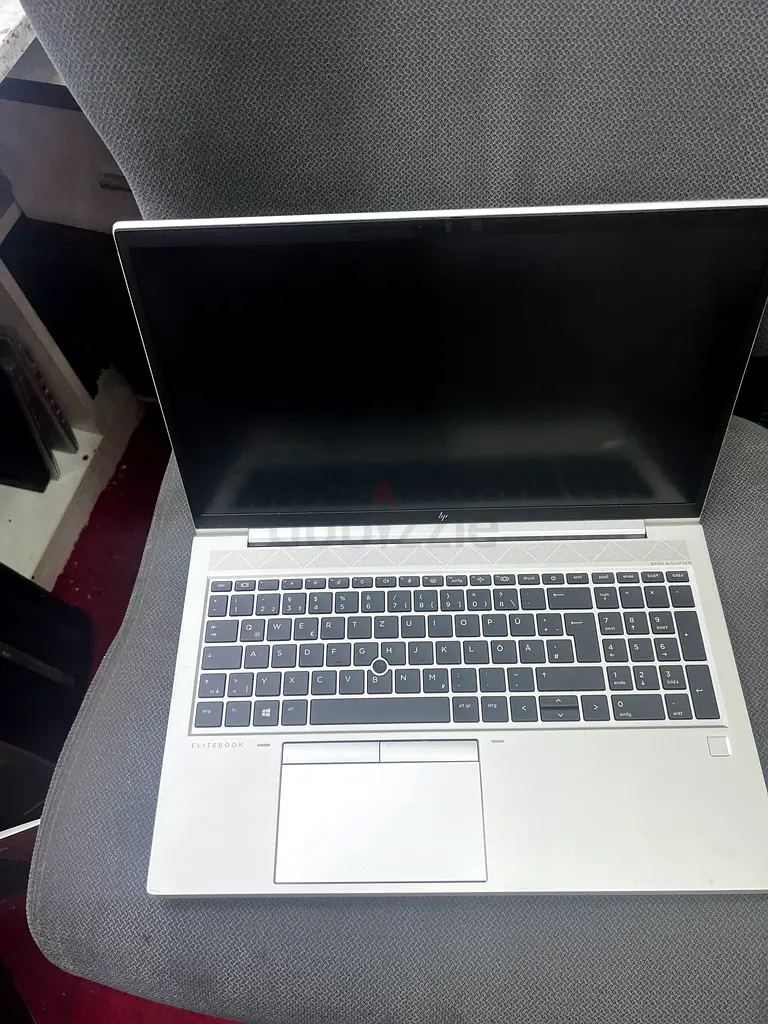 Sleek HP Laptop - High Performance  Style63257122129283111