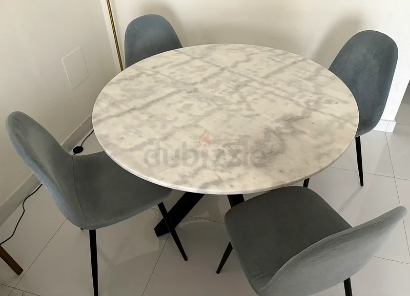 طاولة طعام دائرية أنيقة من الرخام - مثالية للمنازل العصرية! مع إطار حائط مجاني63189627118338114