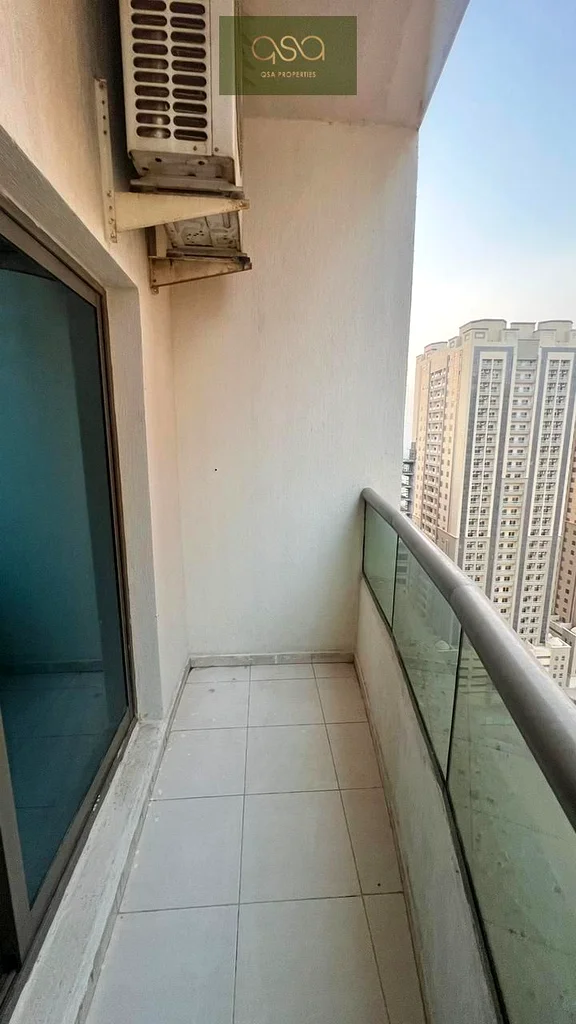 شقة بغرفة نوم واحدة غير مؤثثة مع موقف سيارات متوفرة في B6 للبيع63170847301634112