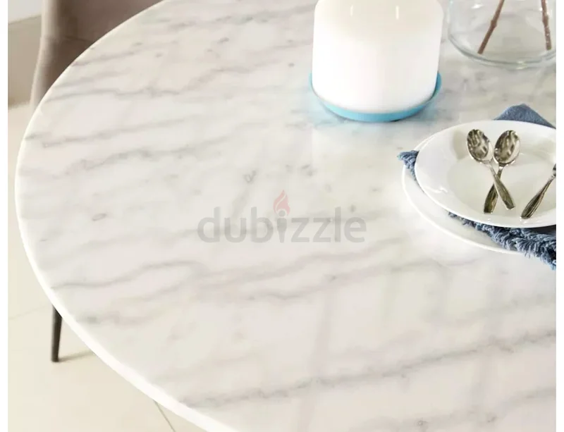 طاولة طعام دائرية أنيقة من الرخام - مثالية للمنازل العصرية! مع إطار حائط مجاني63189627118338112