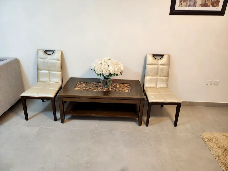 كراسي بيضاء أنيقة مثالية للمنازل العصرية!63180361543427112
