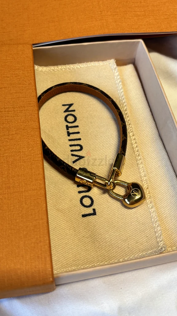 Louis Vuitton crazy in lock bracelet63241131388034112