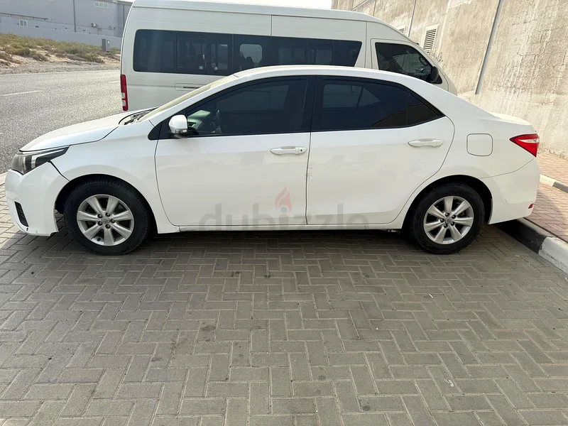 تويوتا كورولا 2015 نظيفة63167560957698111
