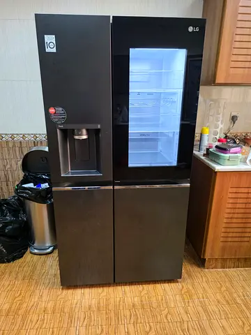 LG InstaView Refrigerator freezer with Auto ice maker water dispenser i ThinQ smart inverter 90cm wi