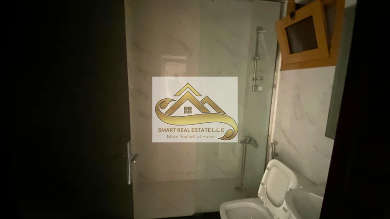 شقة للبيع في برج الغروب، عجمان، تتكون من غرفة نوم واحدة وصالة كبيرة الحجم، وتحتوي على حمامين ومطبخ منفصل وشرفة بإطلالة جميلة63256578509571112