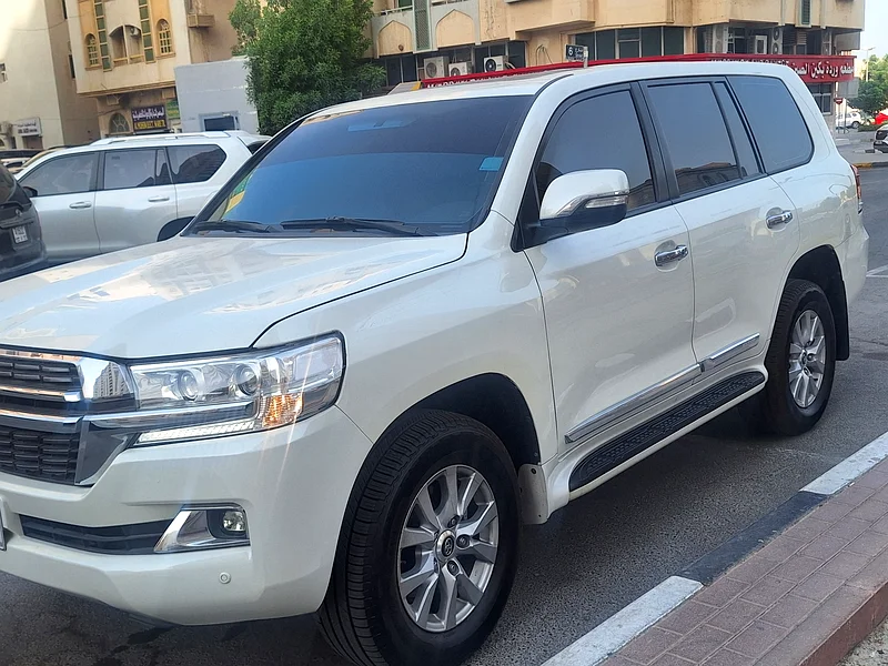 Toyota land cruiser vxr v8 2010 gcc family used very good condition home used accdant free new tyres63157882294403112