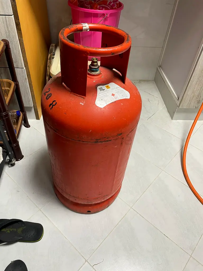 Reliable Red Gas Cylinder for Sale - Perfect for Your Cooking Needs!