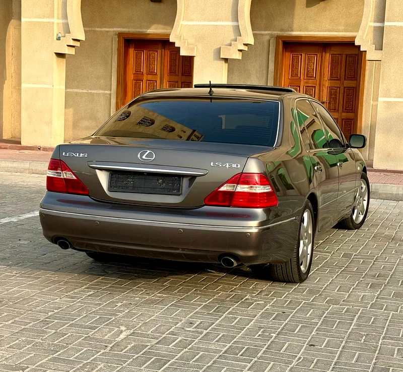 Lexus LS430 imported from Japan, 2005 model, full body repaint by authorized dealer63225313176835114
