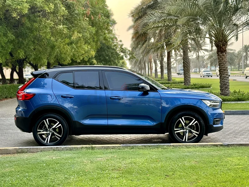 GCC specs Volvo XC40 R design full option with panoramic roof...AWD...360 camera63398480096897114