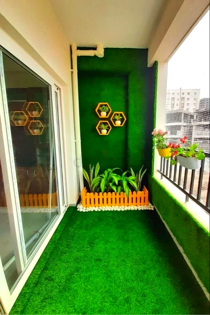 Fake lush green grass63222341406979112