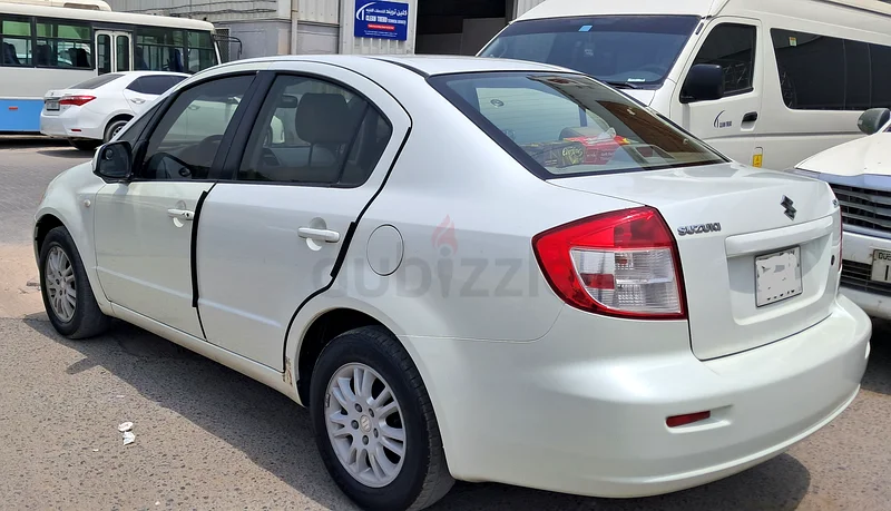نظيفة، مرتبة، سيارة تم الحفاظ عليها جيدًا63134497913089111
