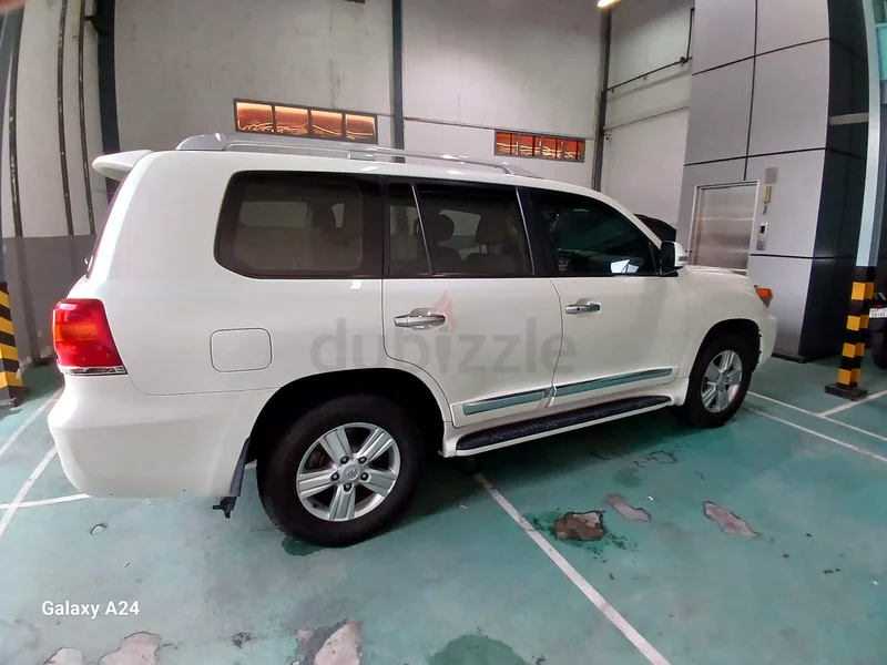 TOYOYA LAND CRUISER 2014 MODEL, LADY DRIVEN, IN GOOD CONDITION ONLY 138,000 KM DRIVEN FOR SALE63138718745858114