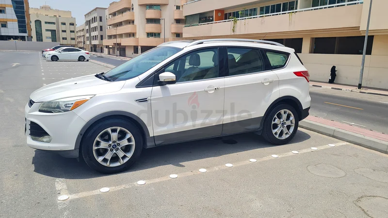 FORD ESCAPE 2014 PANORAMIC SUNROOF CAMERA GPS TITANIUM FULL NO 1 AL TAYER FORD SERVICED LIKE NEW631560391974431116