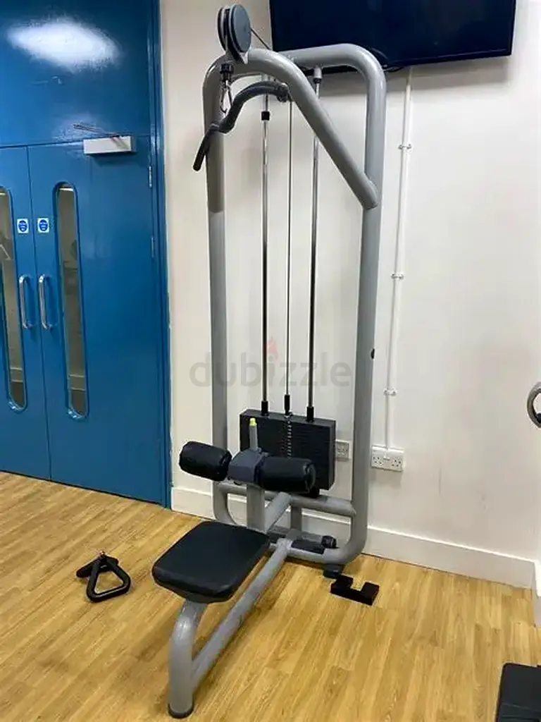 Lat Pull-Down Technogym