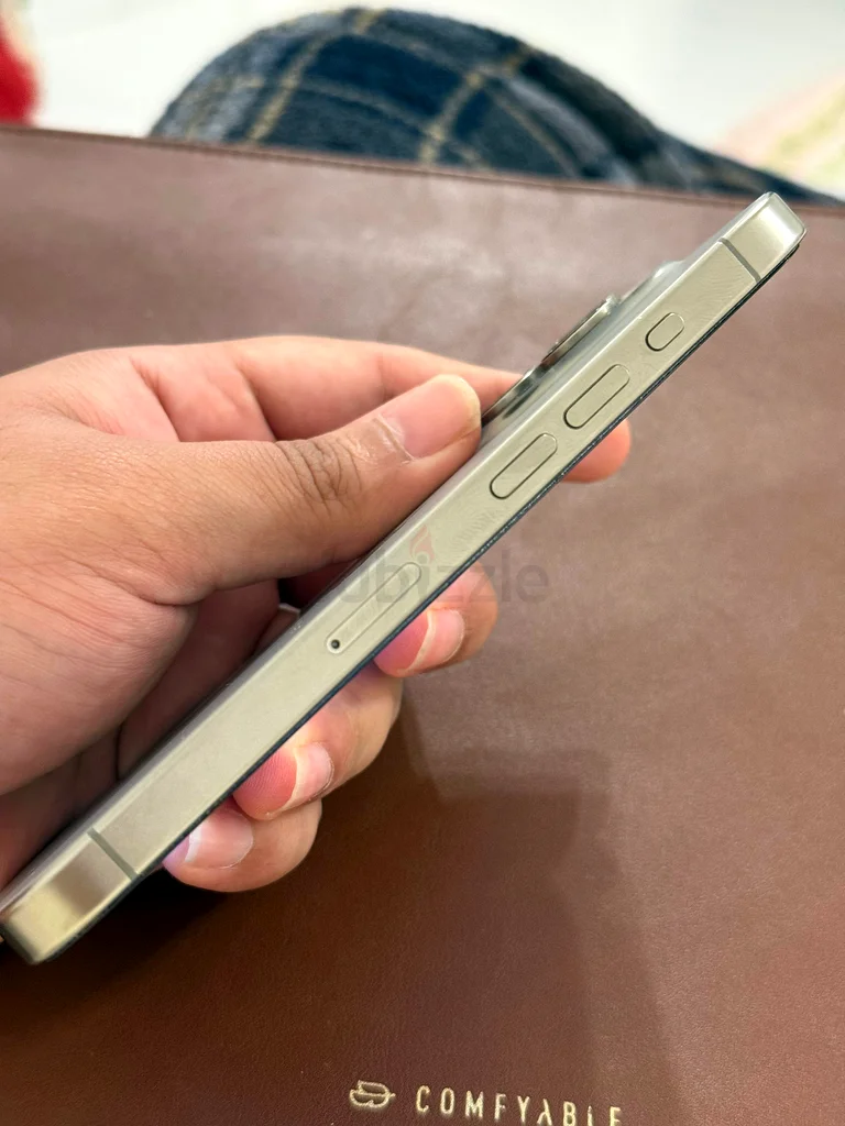 آيفون 15 برو - 256 جيجابايت - تيتانيوم طبيعي (الإمارات / تدرا من متجر آبل)63177964683138112
