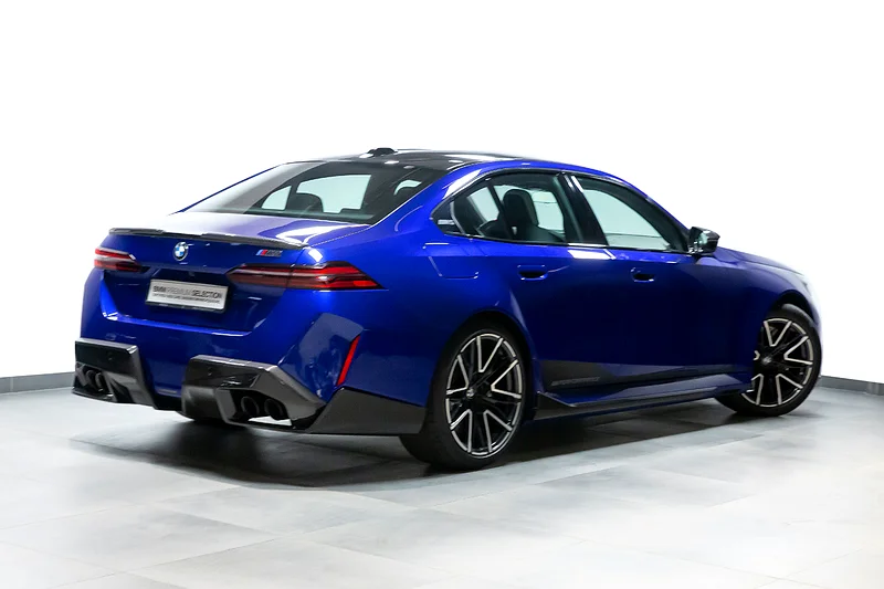 BMW M5 (Ref# 154038)63161068665986112