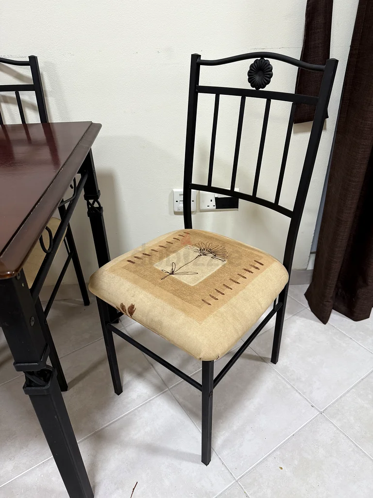 طاولة طعام63218813712130111