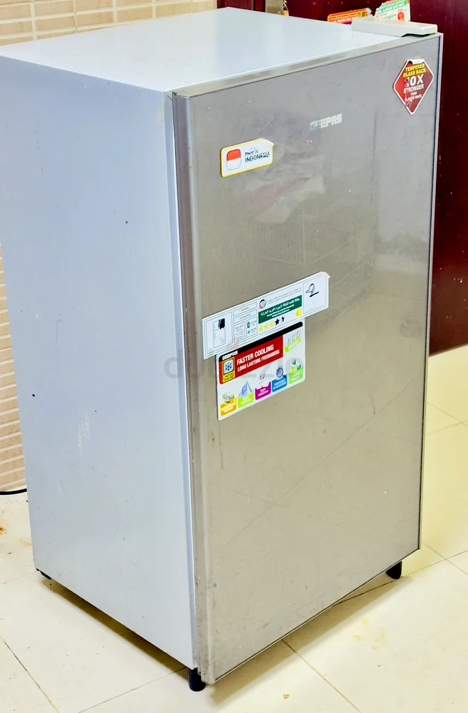 Small Refrigerator - Perfect for Your Kitchen!632529524131871129