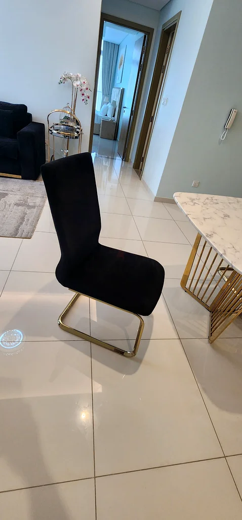 Stylish Modern Dining Table with Elegant Chairs63186759932163111