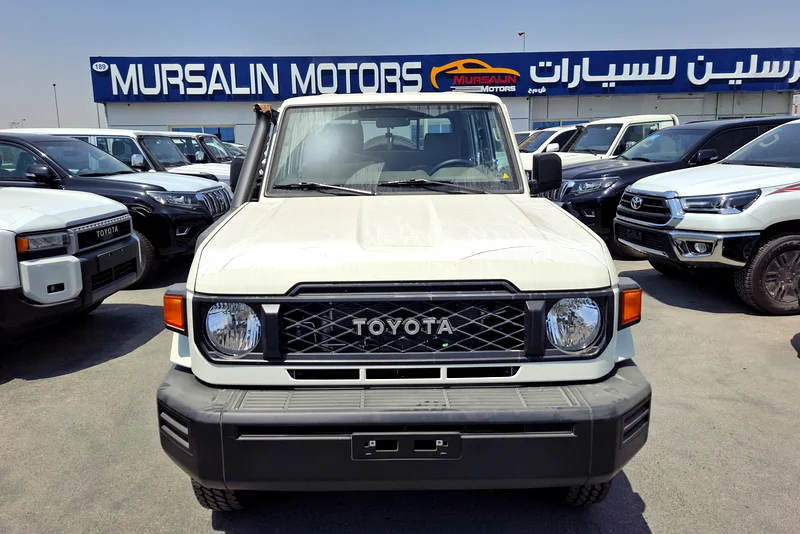 Toyota LC Pickup 4WD 2.8L 2025 MT DC White Diesel (Export Only)63147687142273112