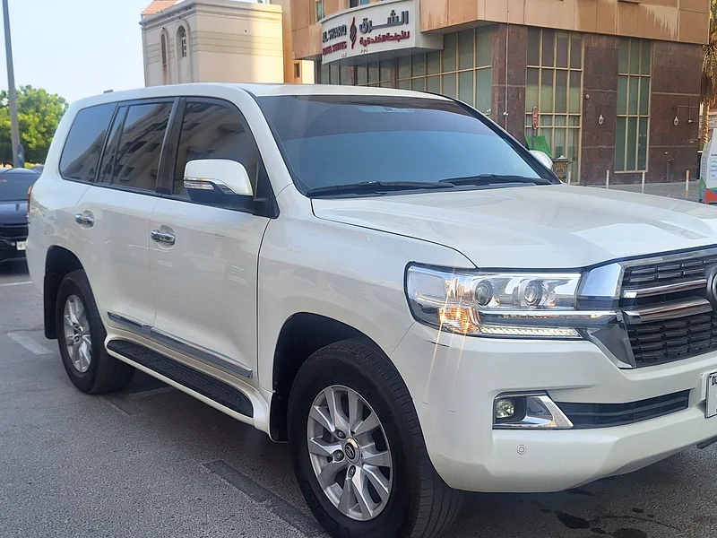 Toyota land cruiser vxr v8 2010 gcc family used very good condition home used accdant free new tyres63157882294403113